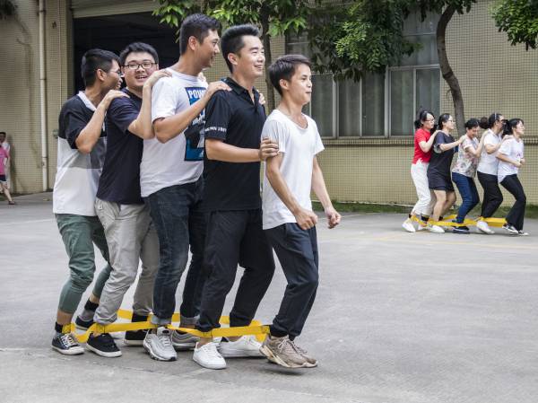 達(dá)森運(yùn)動會巨人腳步比賽